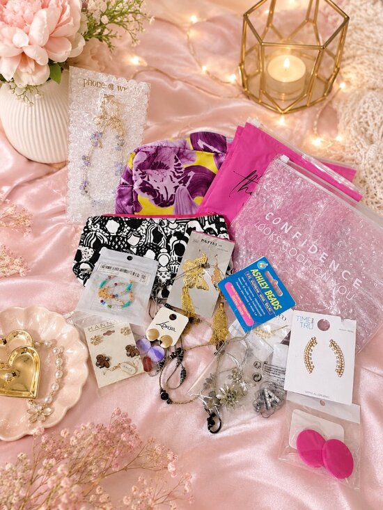 Jewelry Bundle Jewelry - Low Start Fashion Jewelry Bundle w Cosmetic/Jewelry Bag